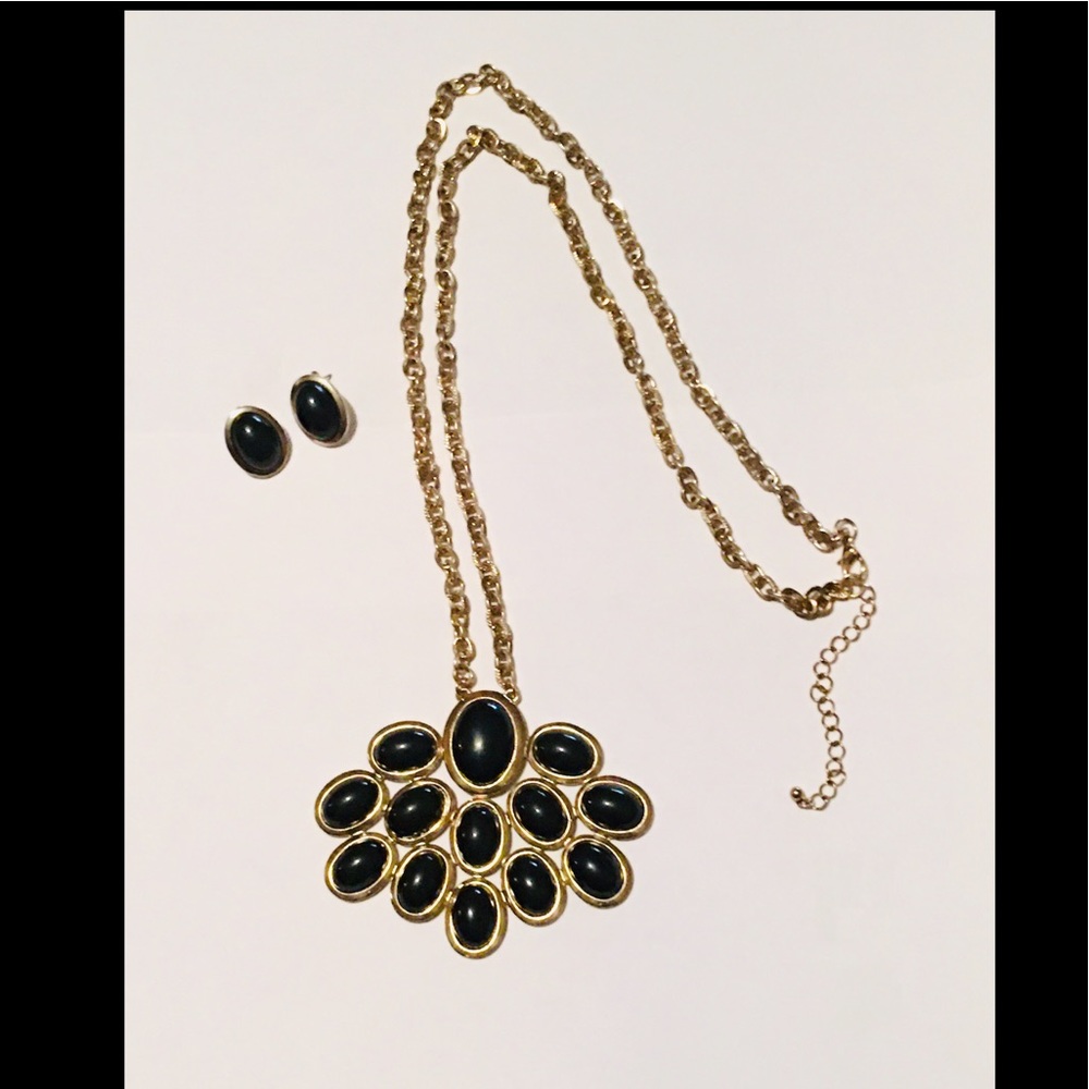 Black and gold Earring set